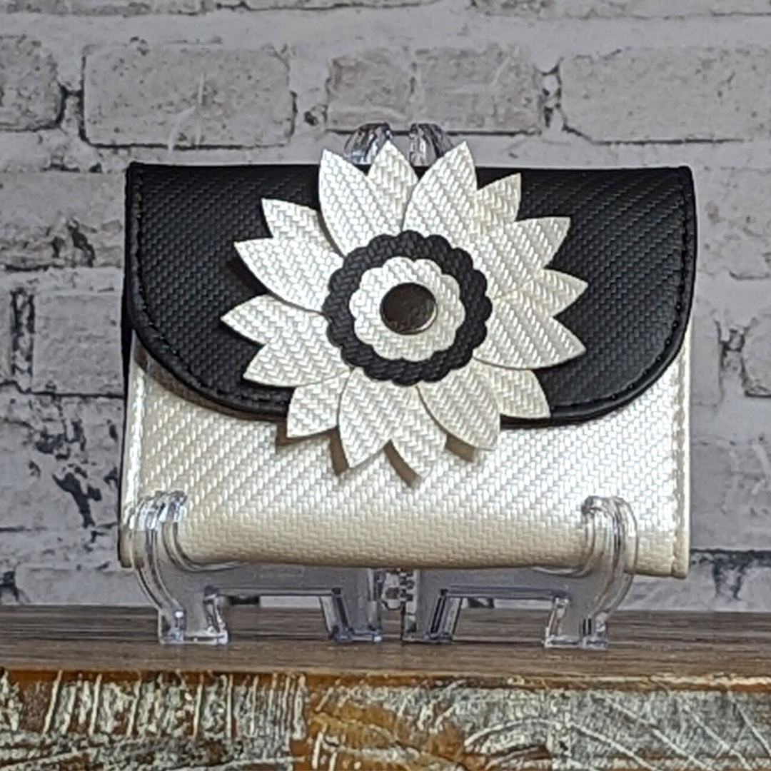 Daisy Wallet Pattern