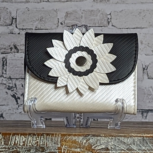 Daisy Wallet Pattern